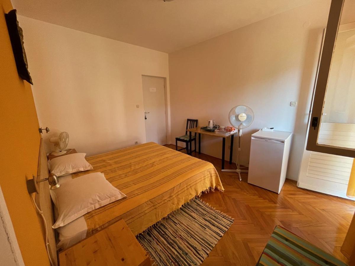 Hvar Guesthouse - Double Bedroom With Private Bathroom Jelsa  Bagian luar foto