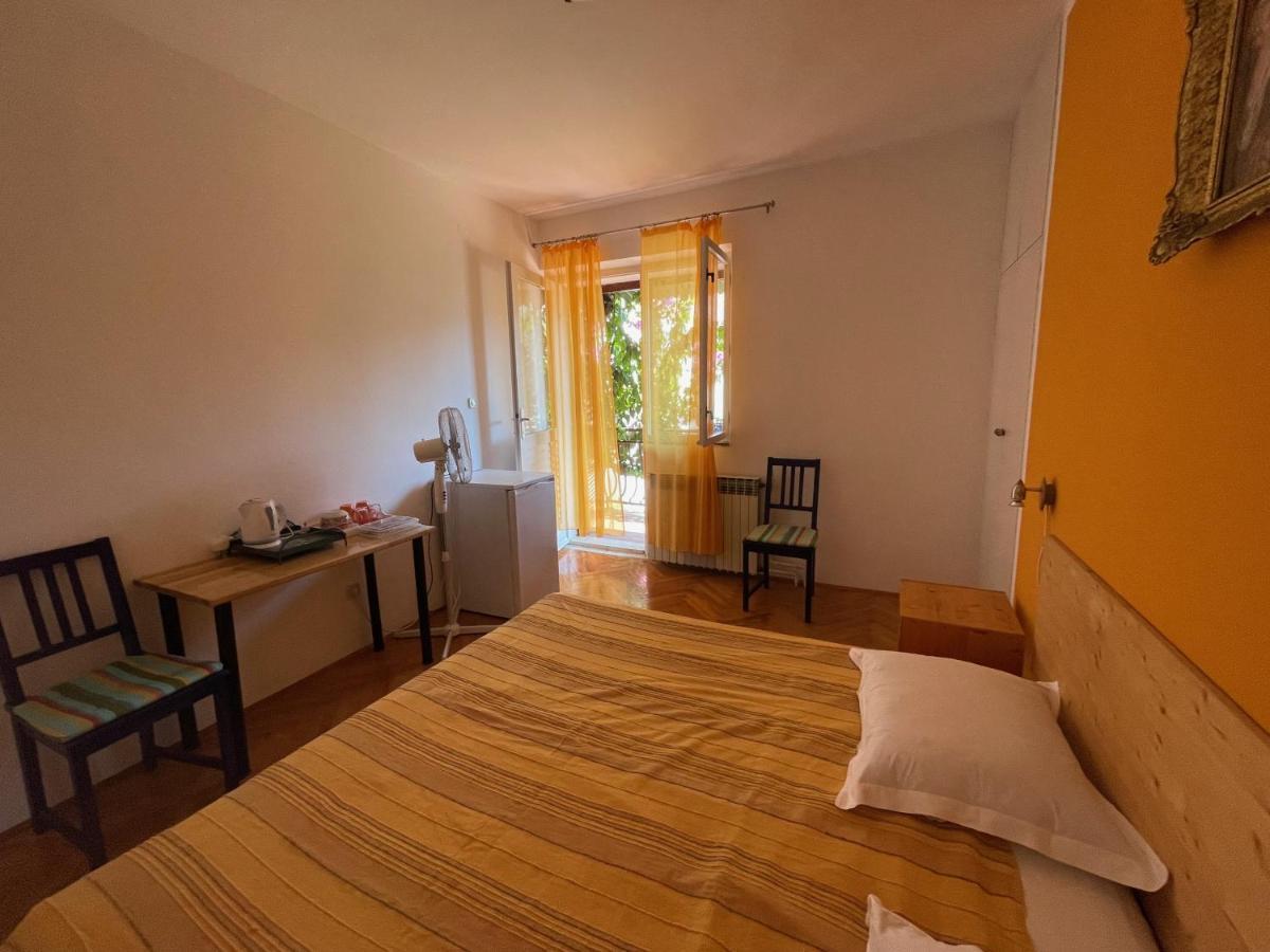 Hvar Guesthouse - Double Bedroom With Private Bathroom Jelsa  Bagian luar foto
