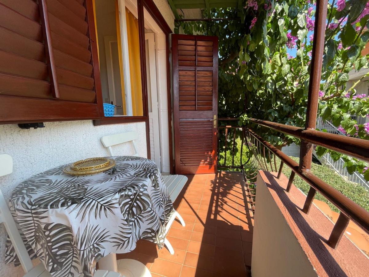 Hvar Guesthouse - Double Bedroom With Private Bathroom Jelsa  Bagian luar foto