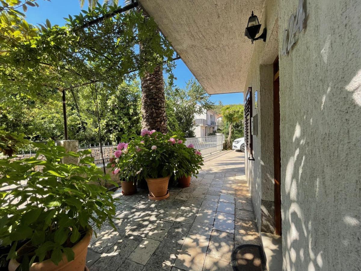 Hvar Guesthouse - Double Bedroom With Private Bathroom Jelsa  Bagian luar foto