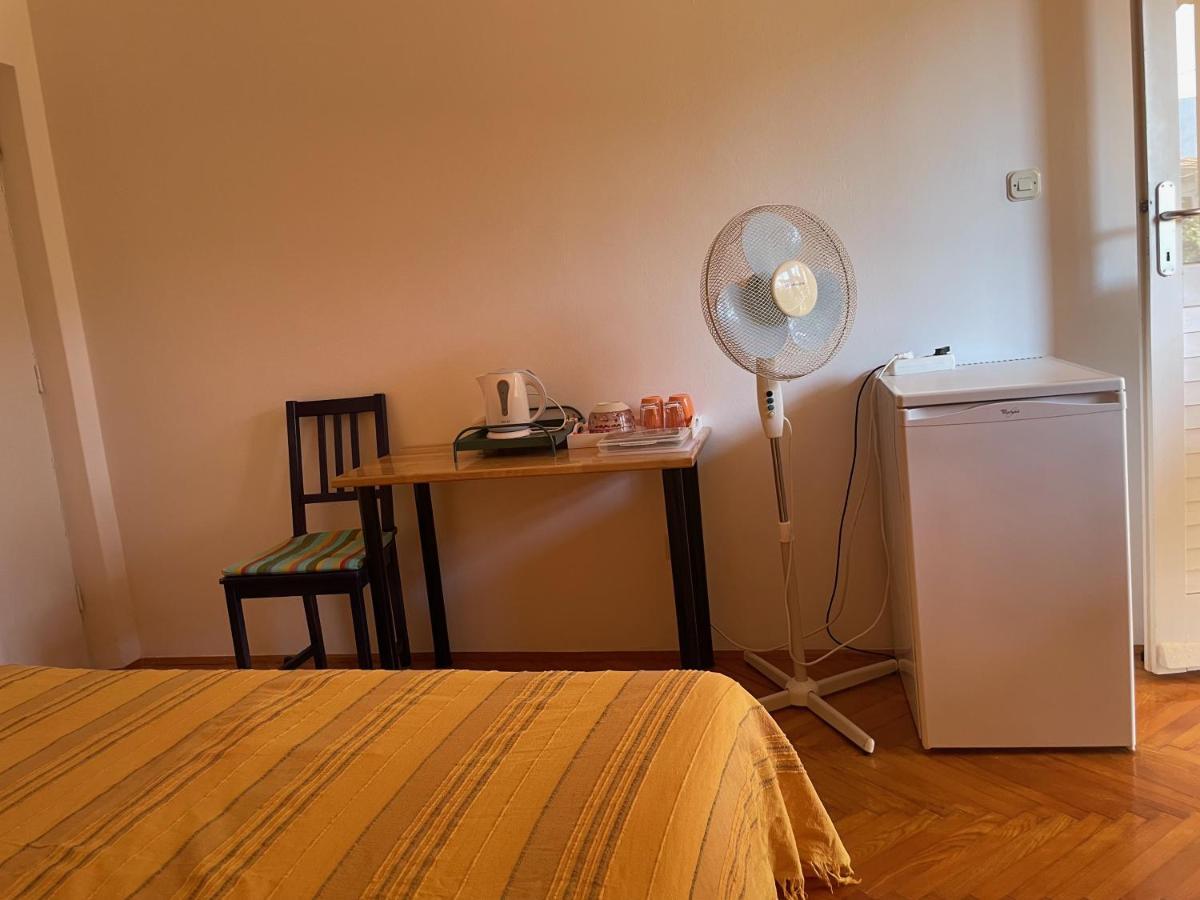 Hvar Guesthouse - Double Bedroom With Private Bathroom Jelsa  Bagian luar foto