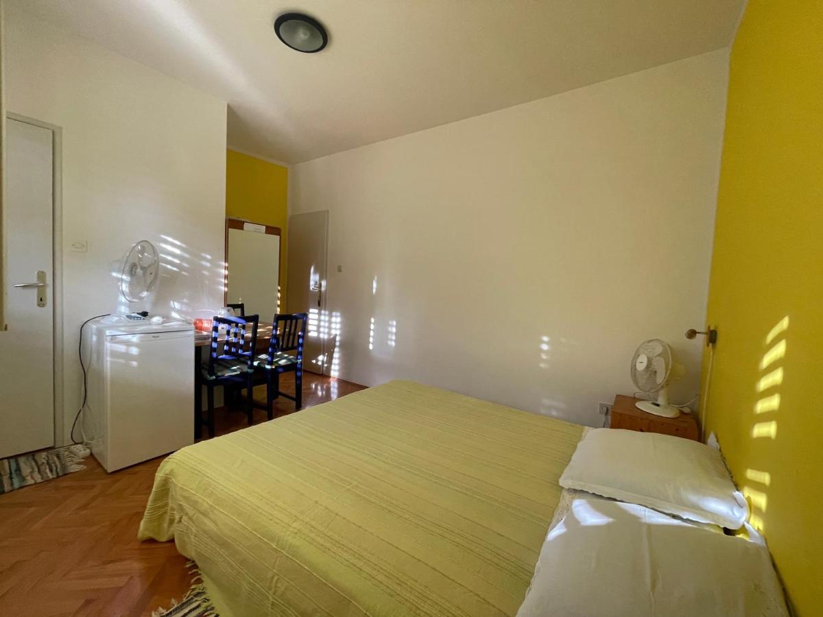 Hvar Guesthouse - Double Bedroom With Private Bathroom Jelsa  Bagian luar foto