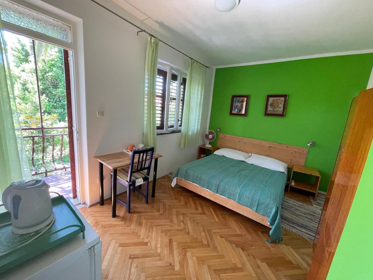 Hvar Guesthouse - Double Bedroom With Private Bathroom Jelsa  Bagian luar foto