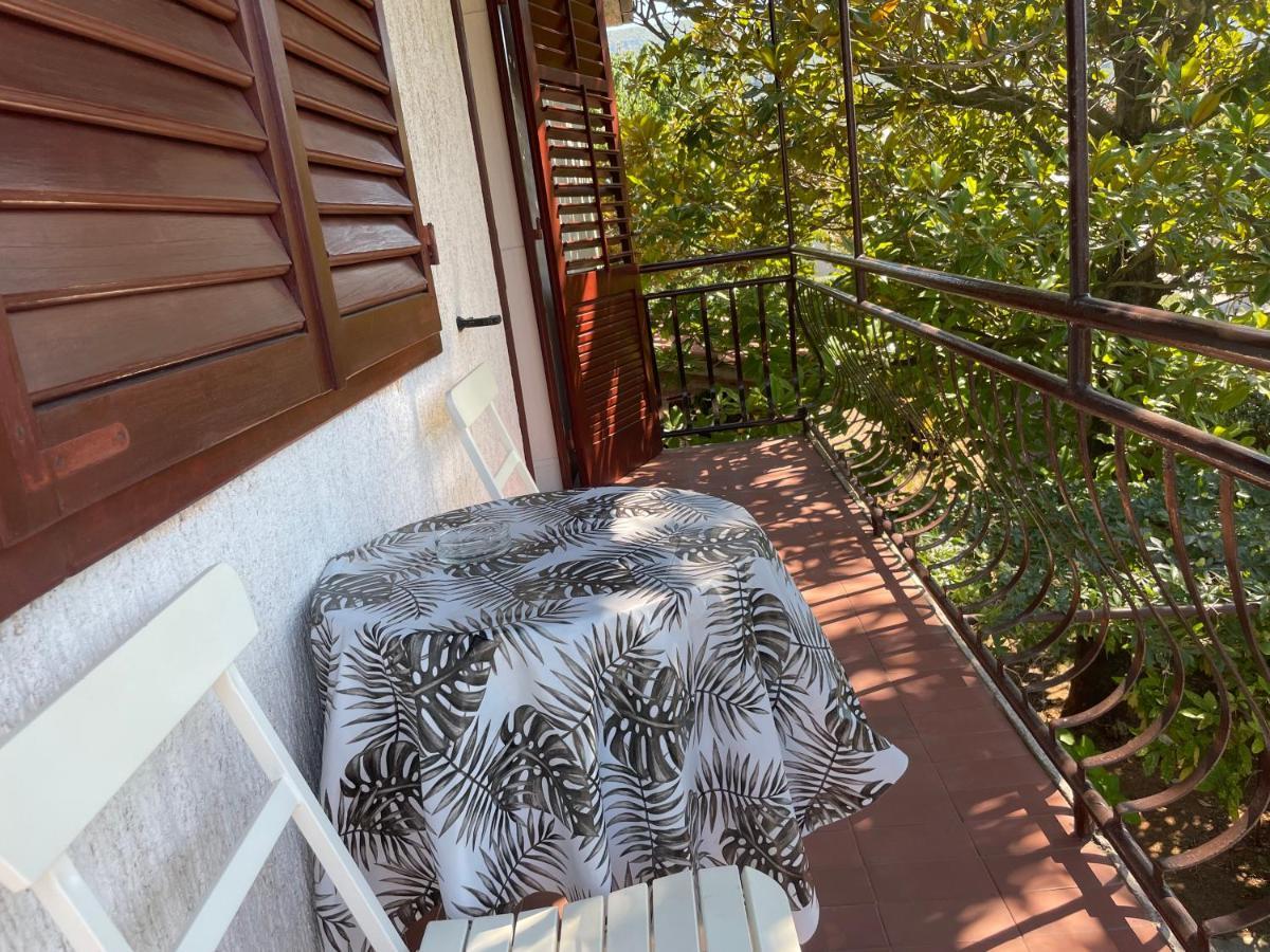 Hvar Guesthouse - Double Bedroom With Private Bathroom Jelsa  Bagian luar foto