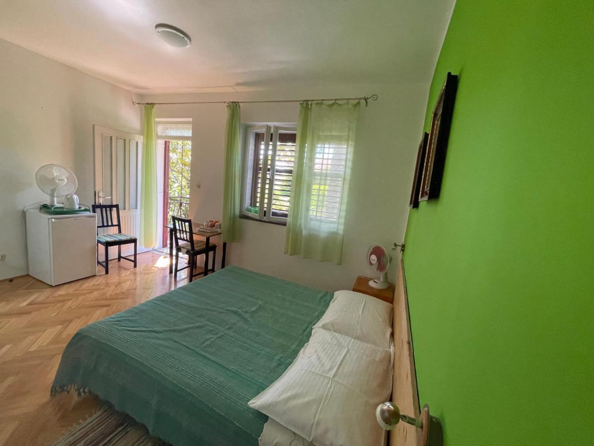 Hvar Guesthouse - Double Bedroom With Private Bathroom Jelsa  Bagian luar foto