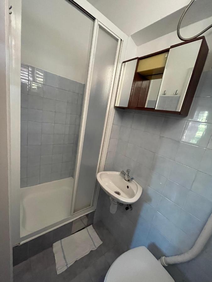 Hvar Guesthouse - Double Bedroom With Private Bathroom Jelsa  Bagian luar foto